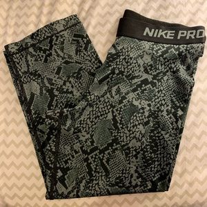 Nike Dri-Fit Capri Tights